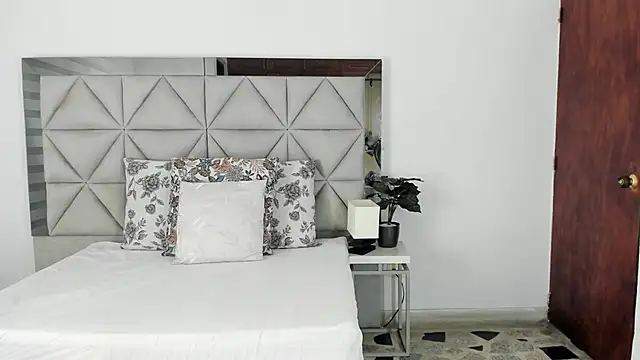 nina pons online show from 10/24/25, 10:39