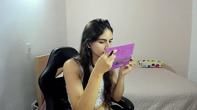 Snapshot of nina_pons chatting on 05/28/26, 01:47 nina pons online show from 05/28/26, 01:47