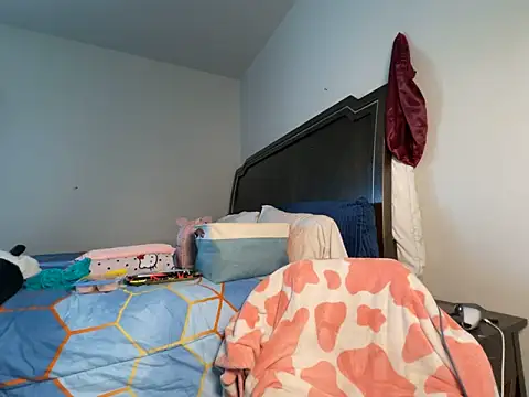 Snapshot of VixenCapri chatting on 12/22/25, 06:38 VixenCapri online show from 12/22/25, 06:38