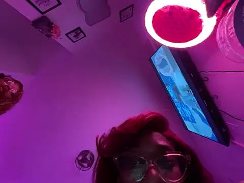 Snapshot of VixenCapri chatting on 01/08/26, 02:08 VixenCapri online show from 01/08/26, 02:08