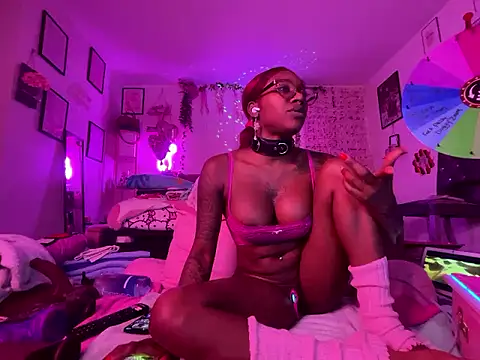 Snapshot of VixenCapri chatting on 01/10/26, 09:22 VixenCapri online show from 01/10/26, 09:22