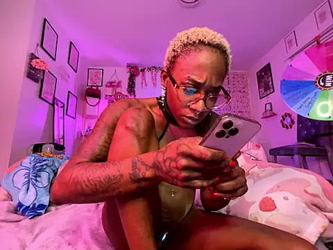 Snapshot of VixenCapri chatting on 01/11/26, 11:21 VixenCapri online show from 01/11/26, 11:21