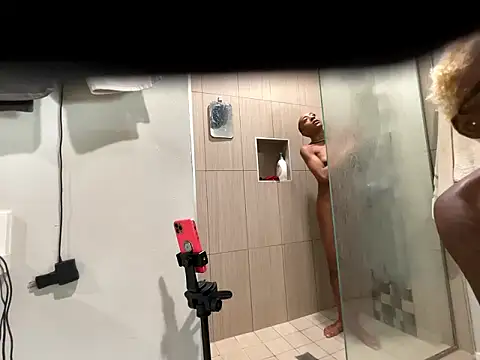 Snapshot of VixenCapri chatting on 01/18/26, 08:23 VixenCapri online show from 01/18/26, 08:23