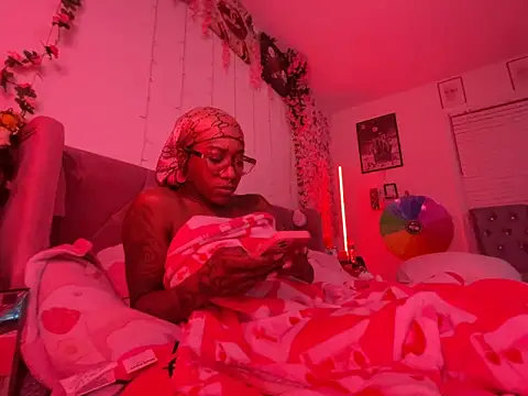 Snapshot of VixenCapri chatting on 03/11/26, 02:50 VixenCapri online show from 03/11/26, 02:50