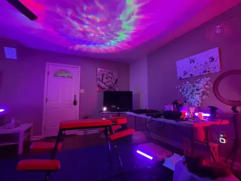 Snapshot of VixenCapri chatting on 03/13/26, 09:54 VixenCapri online show from 03/13/26, 09:54