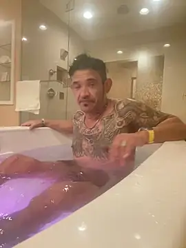 Snapshot of RoodoggXL chatting on 12/04/24, 11:02 RoodoggXL online show from 12/04/24, 11:02