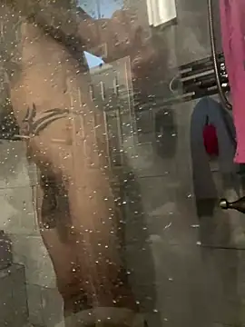 Snapshot of RoodoggXL chatting on 12/20/24, 12:52 RoodoggXL online show from 12/20/24, 12:52