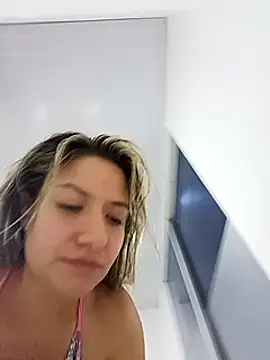 valeriahunter1 online show from 01/11/25, 12:22