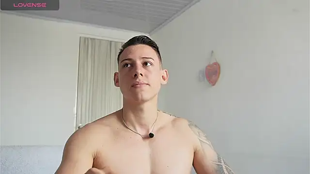 Snapshot of Muscle_King_Cum chatting on 04/24/26, 02:19 Muscle King Cum online show from 04/24/26, 02:19
