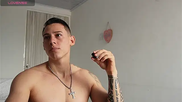 Snapshot of Muscle_King_Cum chatting on 04/25/26, 03:42 Muscle King Cum online show from 04/25/26, 03:42