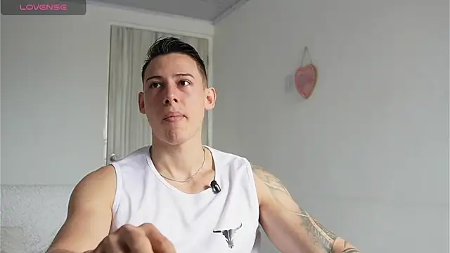 Snapshot of Muscle_King_Cum chatting on 04/28/26, 01:16 Muscle King Cum online show from 04/28/26, 01:16