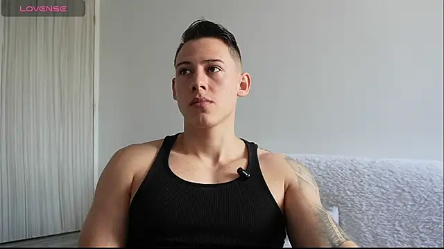 Snapshot of Muscle_King_Cum chatting on 04/30/26, 02:45 Muscle King Cum online show from 04/30/26, 02:45