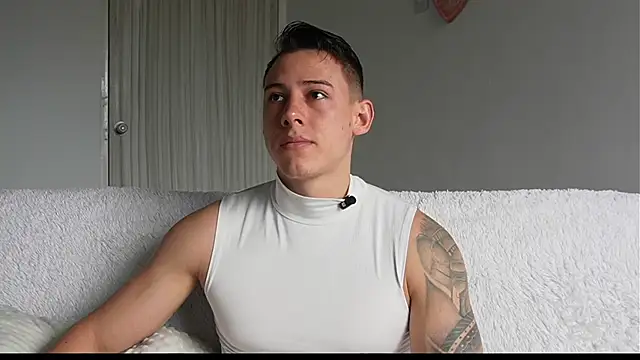 Snapshot of Muscle_King_Cum chatting on 05/11/26, 02:45 Muscle King Cum online show from 05/11/26, 02:45