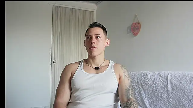 Snapshot of Muscle_King_Cum chatting on 05/12/26, 01:41 Muscle King Cum online show from 05/12/26, 01:41
