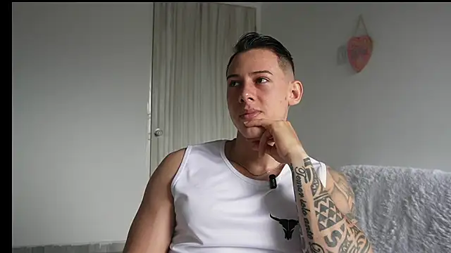 Snapshot of Muscle_King_Cum chatting on 05/13/26, 01:19 Muscle King Cum online show from 05/13/26, 01:19