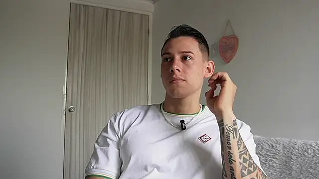 Snapshot of Muscle_King_Cum chatting on 05/18/26, 02:56 Muscle King Cum online show from 05/18/26, 02:56