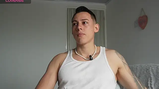 Snapshot of Muscle_King_Cum chatting on 05/21/26, 02:02 Muscle King Cum online show from 05/21/26, 02:02