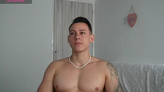 Snapshot of Muscle_King_Cum chatting on 05/25/26, 01:50 Muscle King Cum online show from 05/25/26, 01:50