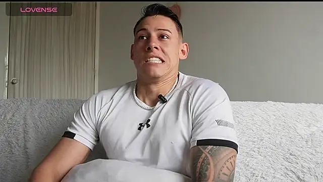 Snapshot of Muscle_King_Cum chatting on 05/28/26, 12:57 Muscle King Cum online show from 05/28/26, 12:57