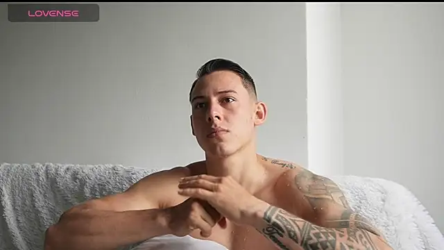 Snapshot of Muscle_King_Cum chatting on 05/29/26, 01:53 Muscle King Cum online show from 05/29/26, 01:53