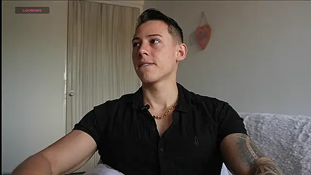 Snapshot of Muscle_King_Cum chatting on 06/02/26, 01:24 Muscle King Cum online show from 06/02/26, 01:24