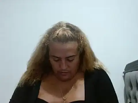 Snapshot of KIARAMARSHALLWELLZ chatting on 02/02/25, 02:38 KIARAMARSHALLWELLZ online show from 02/02/25, 02:38