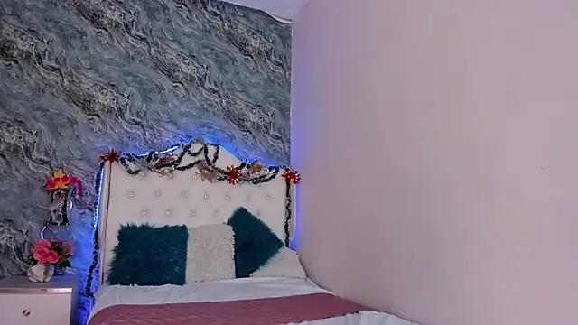 Snapshot of CAMILLEN_PETTID chatting on 12/18/24, 07:30 CAMILLEN PETTID online show from 12/18/24, 07:30