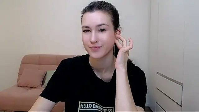 Snapshot of AliciaNewell chatting on 12/20/24, 12:27 AliciaNewell online show from 12/20/24, 12:27