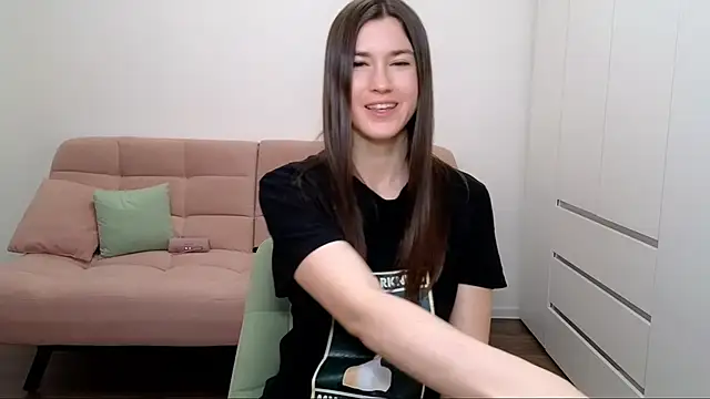Snapshot of AliciaNewell chatting on 02/25/25, 12:03 AliciaNewell online show from 02/25/25, 12:03