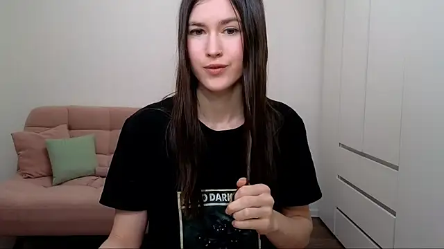 Snapshot of AliciaNewell chatting on 03/10/25, 12:37 AliciaNewell online show from 03/10/25, 12:37
