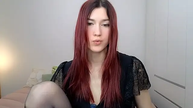 AliciaNewell online show from 11/25/25, 08:36