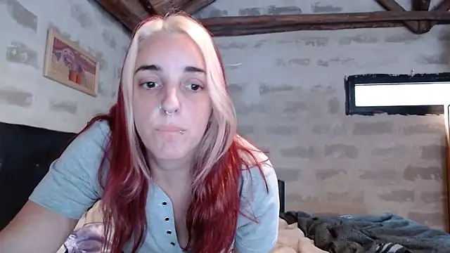 Snapshot of nenamalanenamala chatting on 10/22/25, 04:29 nenamalanenamala online show from 10/22/25, 04:29