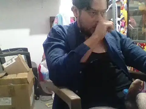 Snapshot of simpatico1000 chatting on 01/12/25, 11:58 simpatico1000 online show from 01/12/25, 11:58