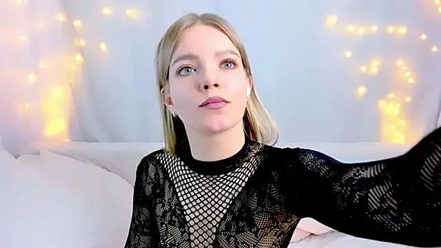 Lily Daviss online show from 02/11/26, 03:00