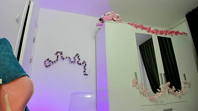 KaylaLaine online show from 09/11/25, 06:13