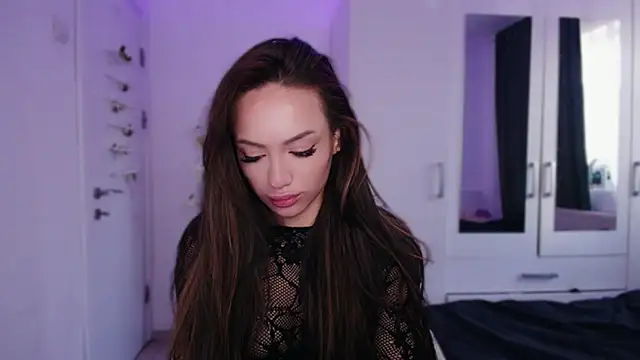 KaylaLaine online show from 11/01/25, 06:37