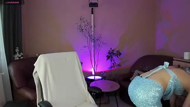 KaylaLaine online show from 06/05/26, 06:52