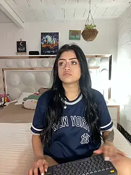 lucianaroy online show from 02/10/25, 08:53