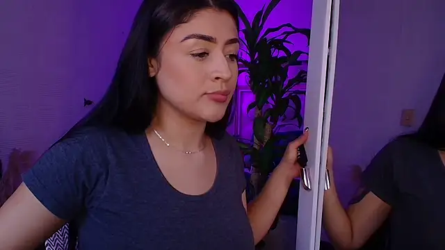 lucianaroy online show from 10/03/25, 08:17