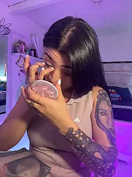 lucianaroy online show from 02/18/26, 07:21