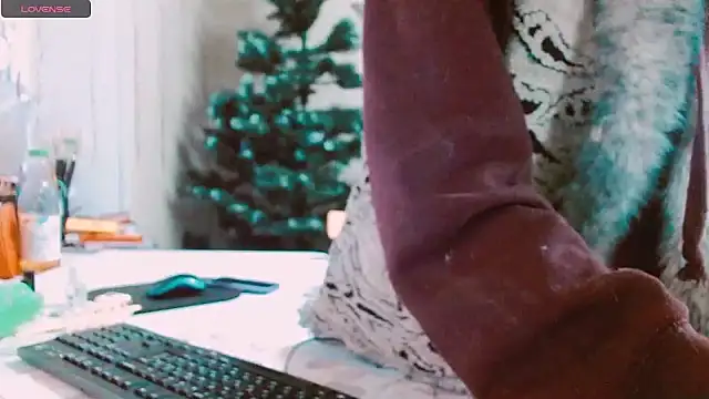 Snapshot of RosaJil chatting on 12/29/24, 02:52 RosaJil online show from 12/29/24, 02:52