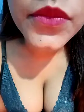 Snapshot of Gulabo-jaan chatting on 12/17/24, 09:28 Gulabo-jaan online show from 12/17/24, 09:28