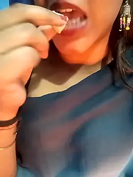 Snapshot of Gulabo-jaan chatting on 01/09/25, 02:07 Gulabo-jaan online show from 01/09/25, 02:07