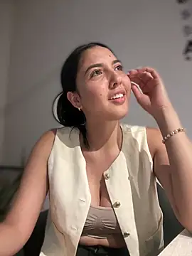 Snapshot of MarianaBenz chatting on 02/17/25, 08:26 MarianaBenz online show from 02/17/25, 08:26