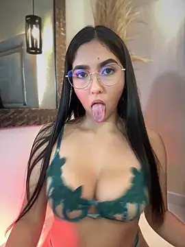 Snapshot of MarianaBenz chatting on 03/21/25, 03:33 MarianaBenz online show from 03/21/25, 03:33