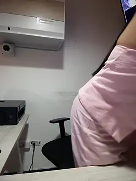 Snapshot of MarianaBenz chatting on 10/03/25, 10:18 MarianaBenz online show from 10/03/25, 10:18