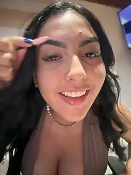 Snapshot of MarianaBenz chatting on 10/31/25, 11:17 MarianaBenz online show from 10/31/25, 11:17