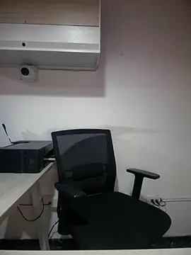 Snapshot of MarianaBenz chatting on 02/12/26, 12:49 MarianaBenz online show from 02/12/26, 12:49