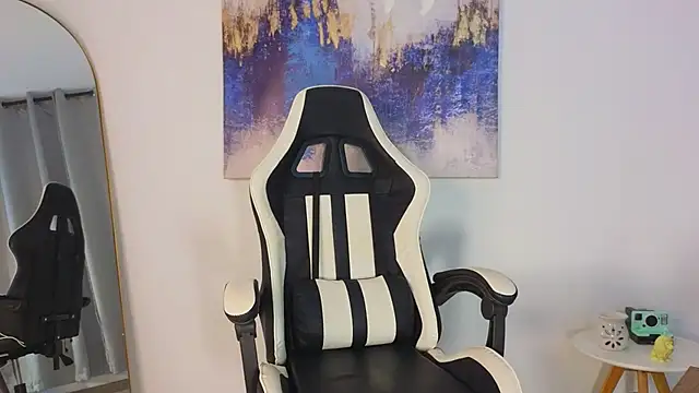 KristennBlue online show from 11/14/25, 09:02