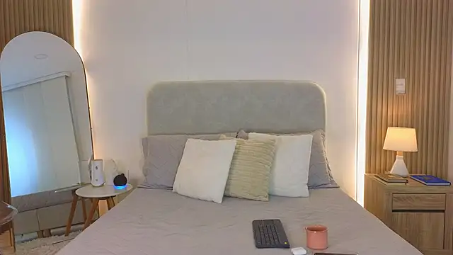 Snapshot of KristennBlue chatting on 04/24/26, 02:19 KristennBlue online show from 04/24/26, 02:19